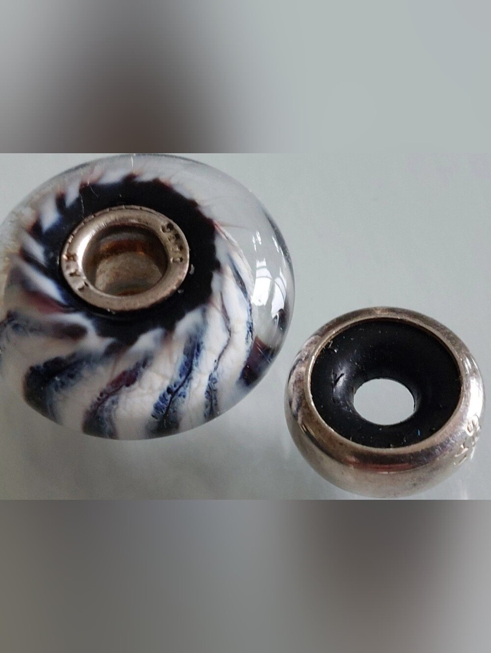 Trollbeads Grey Wolf Glass Bead + Stopper Silver 925